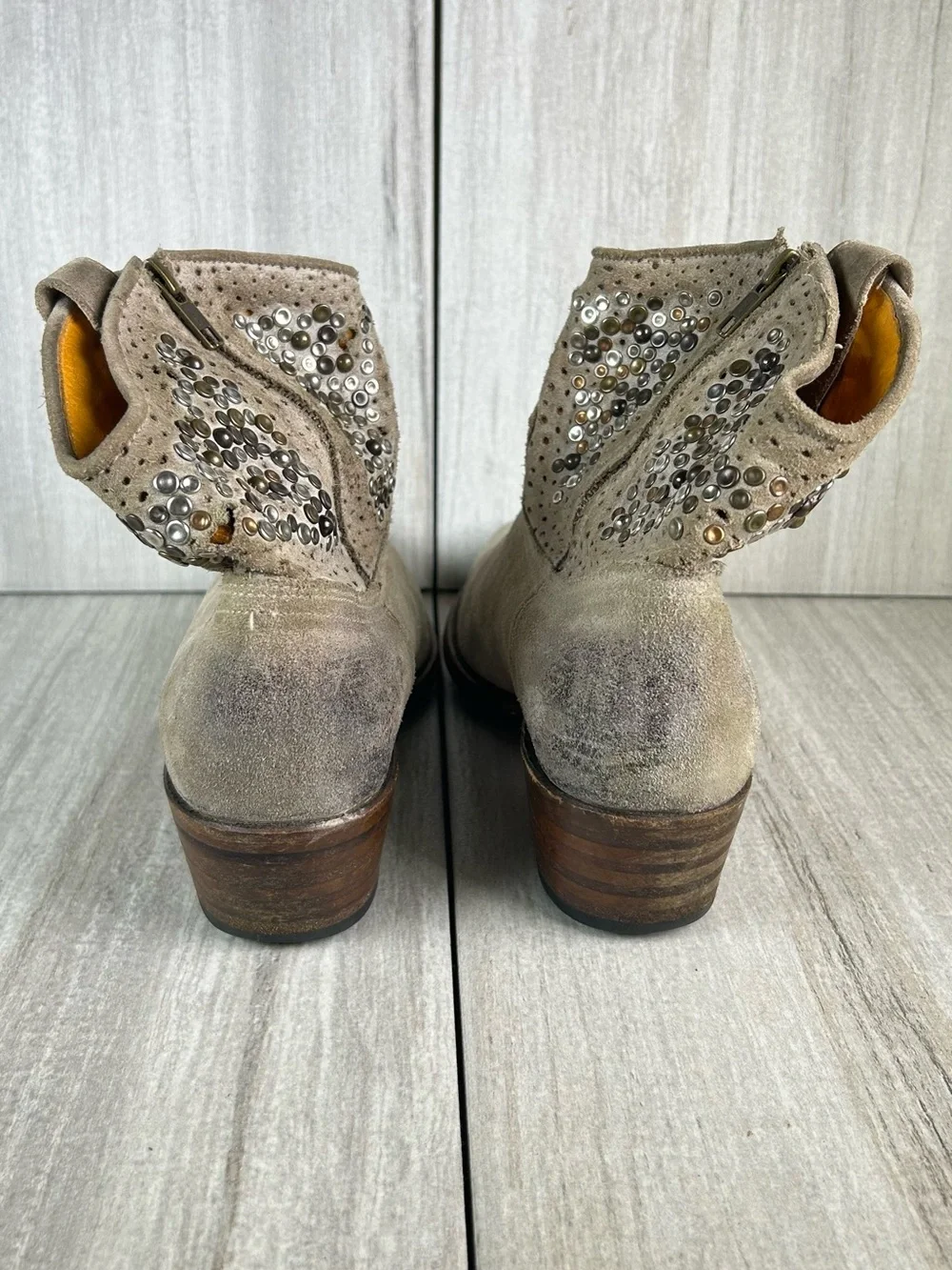 Frye Deborah Studded Distressed Stone Suede Western Bootie SideZip Women Size 10